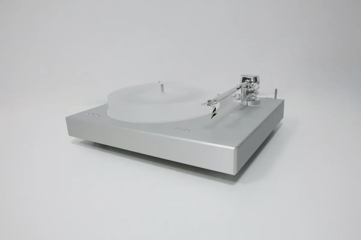 AVM Rotation R 5.3 mkll High-End Plattenspieler mit Donatello red