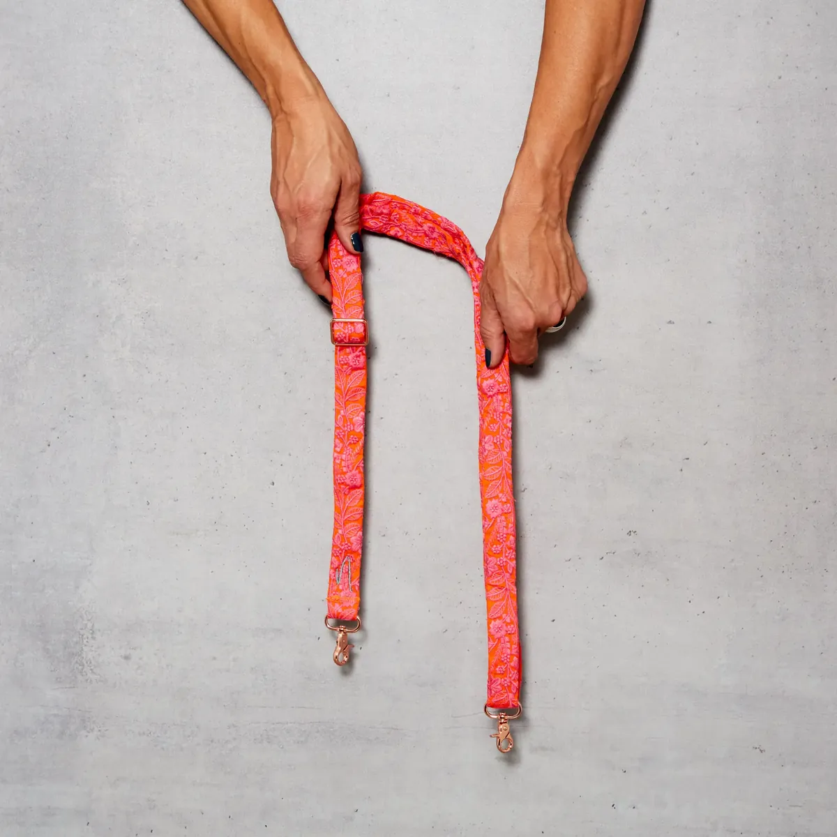 Besticktes breites Handyband zum Wechseln | Dein stylisher Begleiter | Pink Popsicle