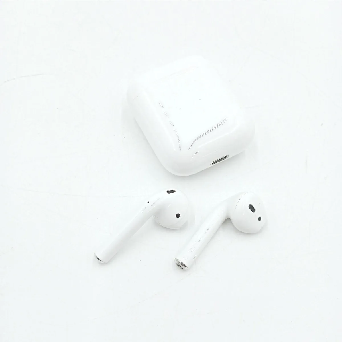 Apple Airpods -- Ladecase Kopfhörer Kabellos (149,00) - Defekt