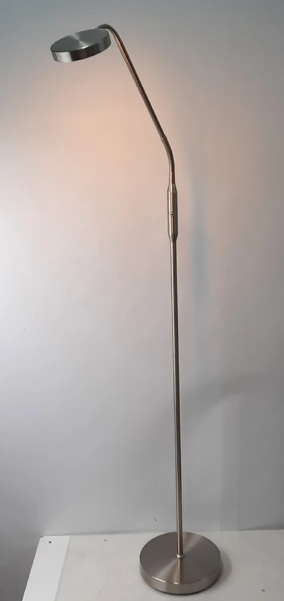 Realy Stehleuchte Beleuchtung Innenbeleuchtung R44561107 Energieeffizient Metall Nickel