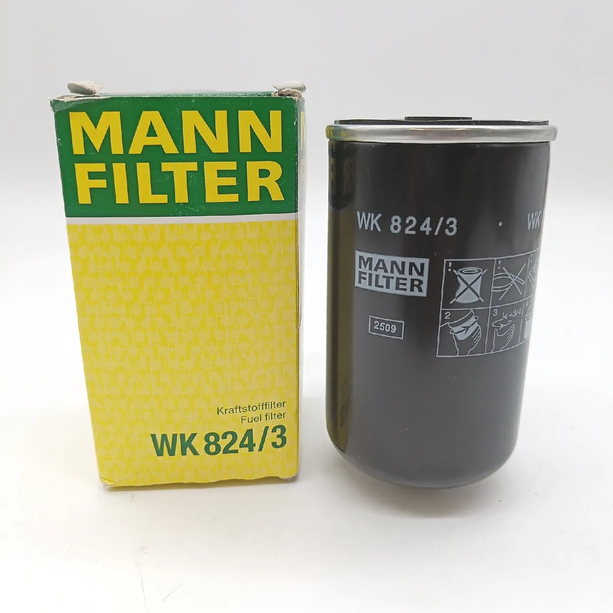 MANNFILTER Kraftstofffilter Autoteile WK 8243 für Volvo Fahrzeuge besonders langlebig robust