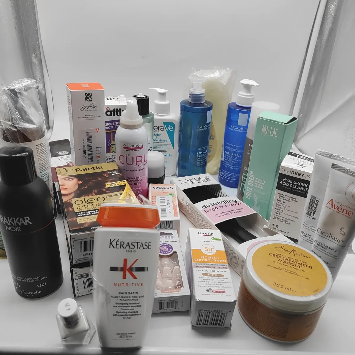 Tangle Haarshampoo Kosmetik Haarpflege geöffnete Verpackung Farben Friseurpflege